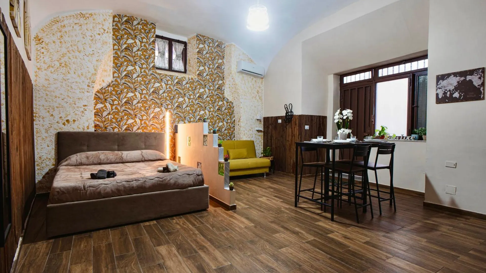 Spaccanapoli 3Min - Charming Typical Flat Apartment