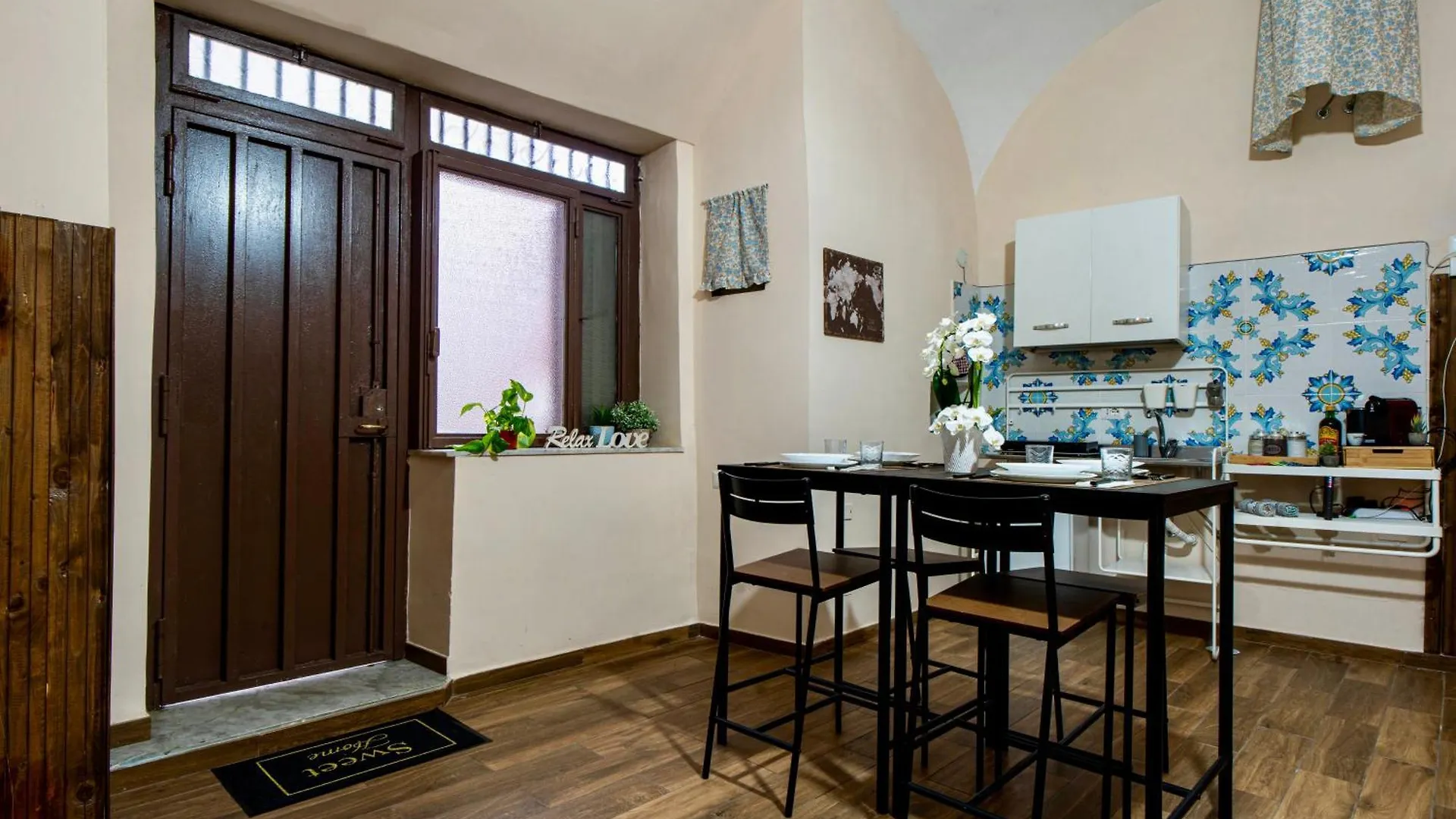 Spaccanapoli 3Min - Charming Typical Flat Apartment 0*, Naples Italy